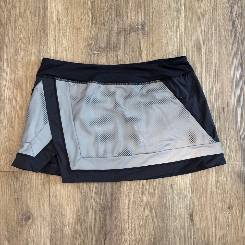 Lululemon Light It Up Skirt Reflective Silver Perforated Athletic Skirt Size 6